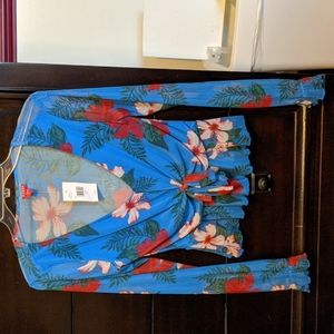 Beautiful printed Guess long sleeve top.